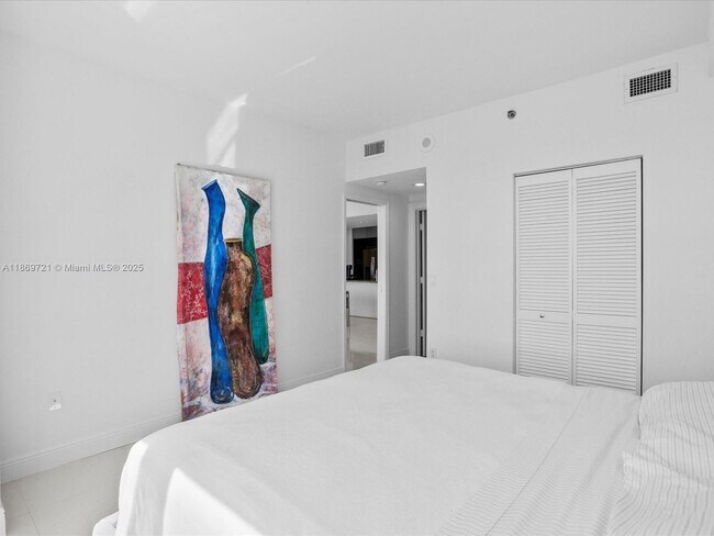 Building Photo - 951 Brickell Ave