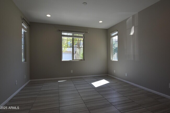 Building Photo - 250 E Wisteria Dr