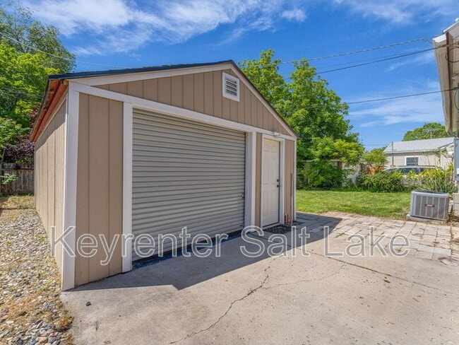 Building Photo - 965 MacFarland Dr