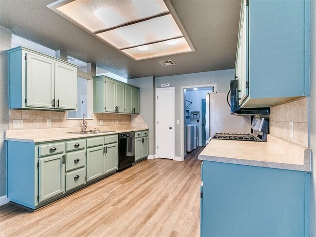 Building Photo - 617 Golden Eagle Dr