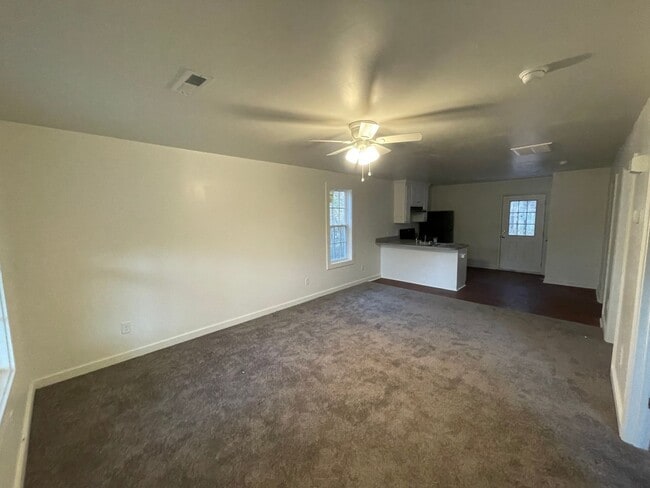 Building Photo - 1700 Norwood Dr N