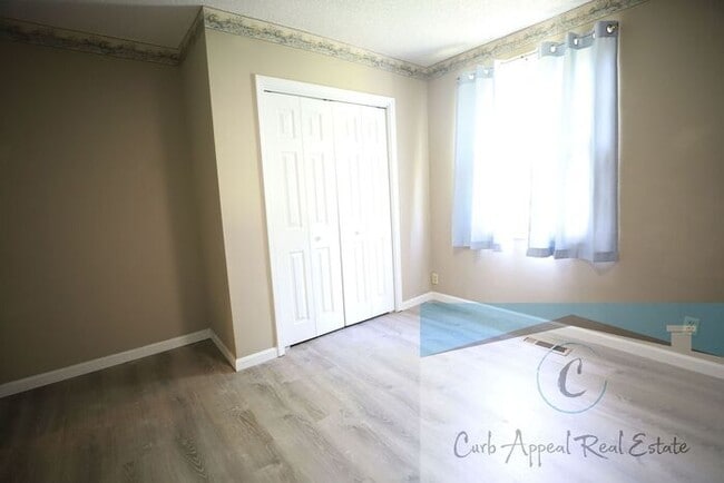 Building Photo - Beautifully renovated 4-bedroom 3 bath hom...