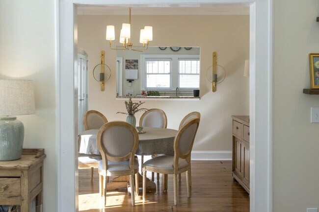 Building Photo - 801 Durant Pl NE