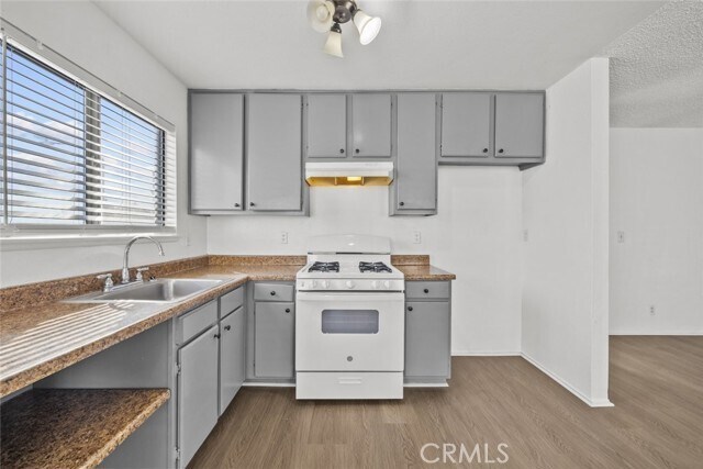 Building Photo - 38501 Larkin Ave