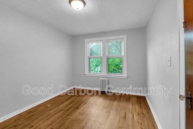 Building Photo - 137 Sanders Rd