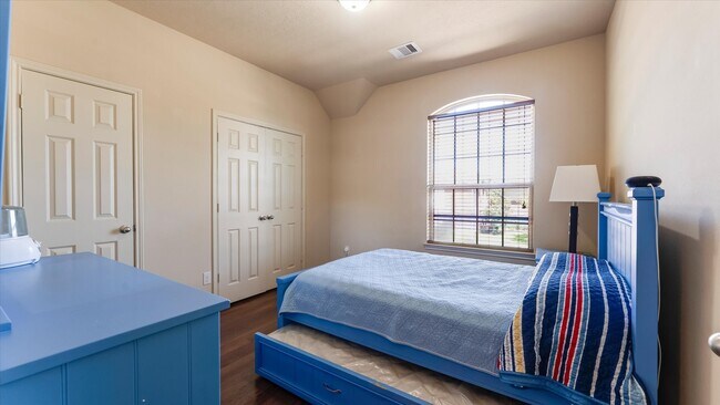 Building Photo - 17915 Quiet Loch Ln