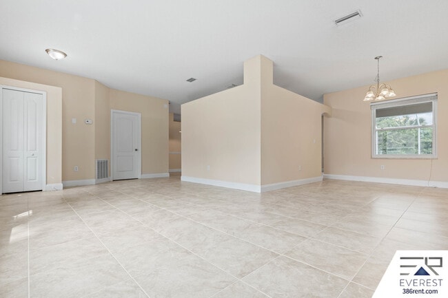 Building Photo - 16 Pinelynn Dr