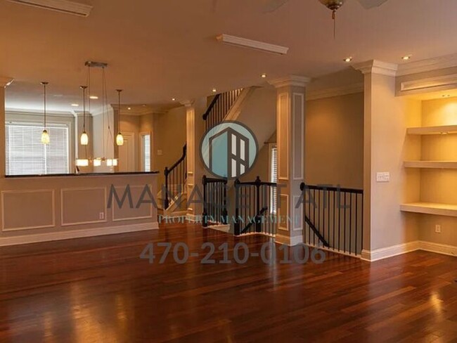 Building Photo - Modern 3 Bedroom Townhome in Peachtree Cor...