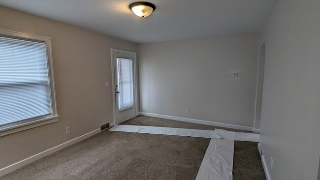 Building Photo - 3-Bedroom, 1-Bathroom Single Family Home f...