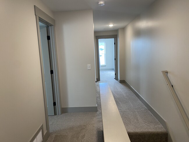 Building Photo - 336 Maple Ave