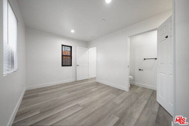 Building Photo - 4112 Normandie Ave