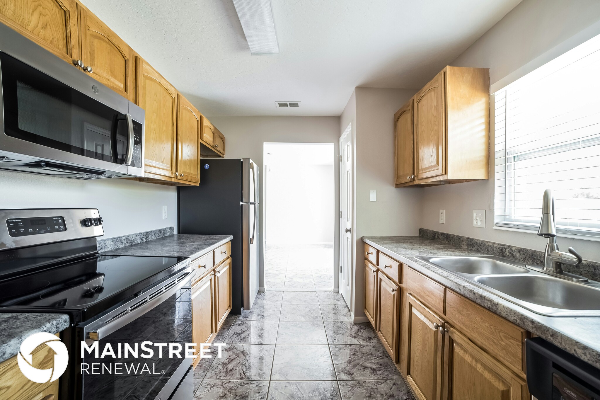 Building Photo - 2285 Kent St NE