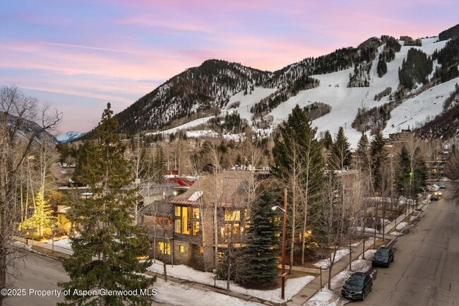 Building Photo - 304 S Garmisch St