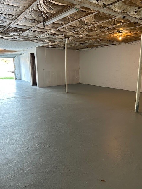 Building Photo - 411 S Nimbus Ave