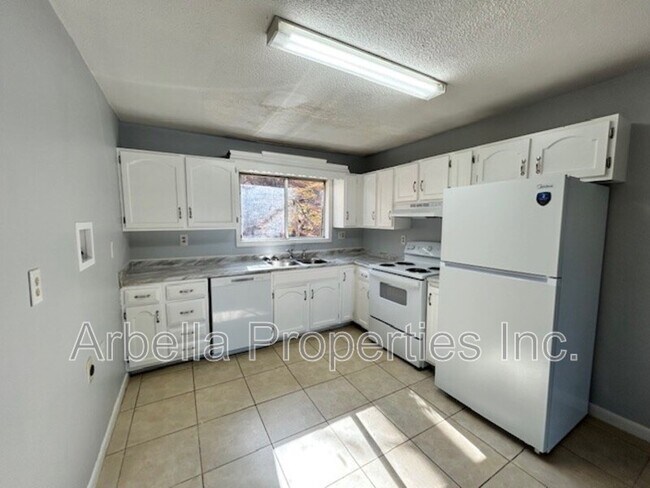 Building Photo - 103 Angeline Dr