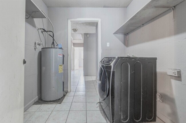 Building Photo - 12702 Fern Forest Dr