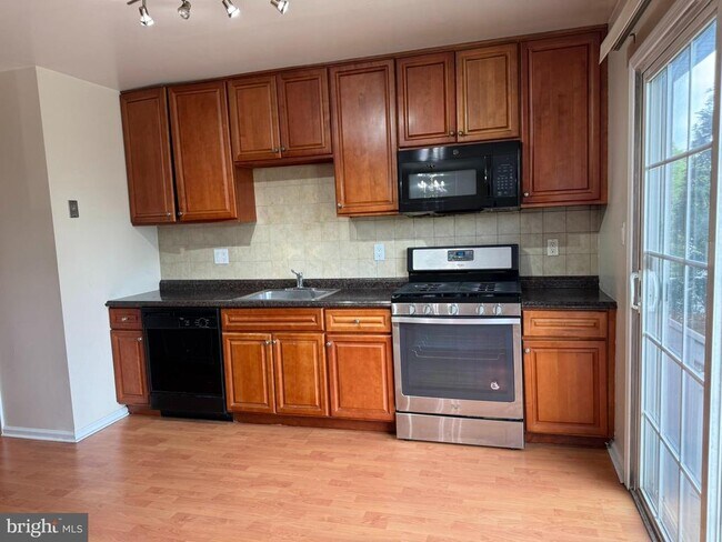 Building Photo - 2605 Gramercy Way