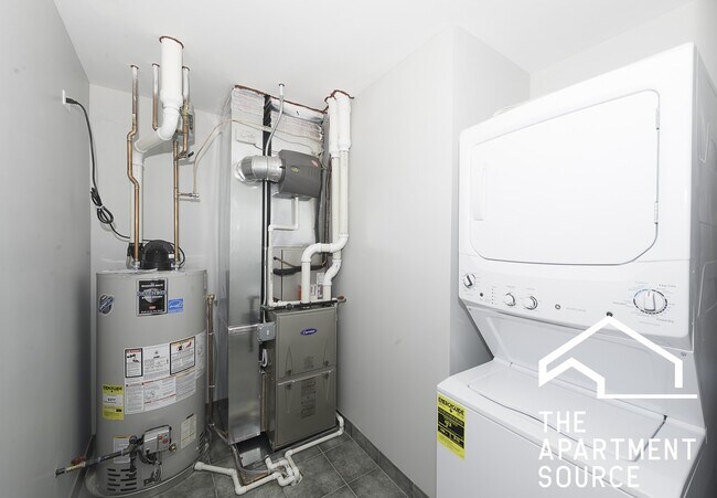 Building Photo - 2346 W Grand Ave