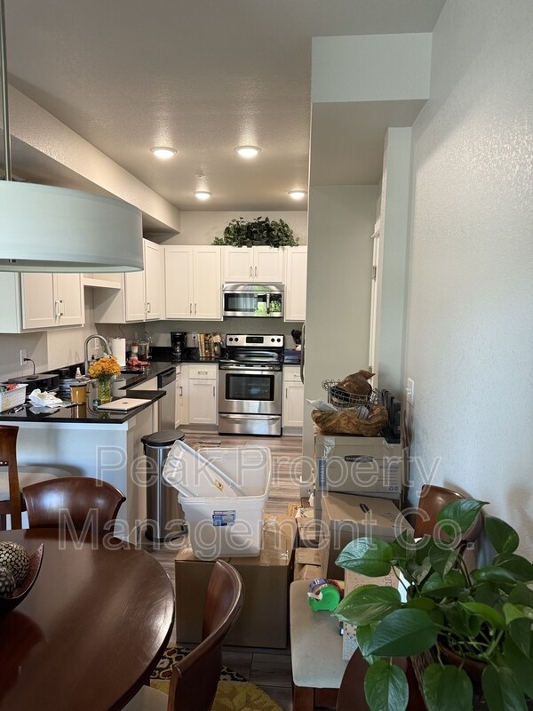 Building Photo - 2608 Kansas Dr