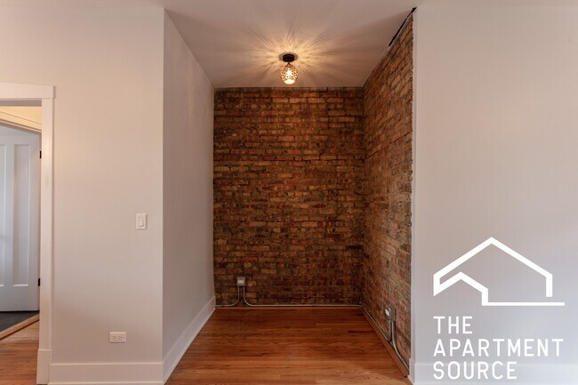 Building Photo - 4011a North Lowell Ave. Unit 3