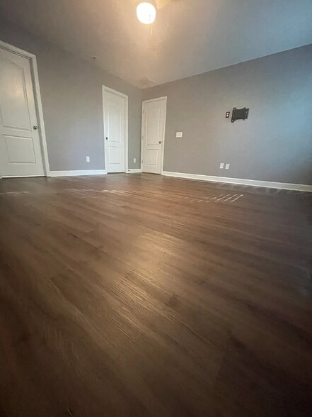 Building Photo - 221 Overcup Loop