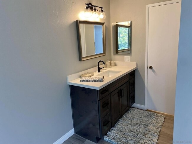 Building Photo - 6930 Hyde Park Dr