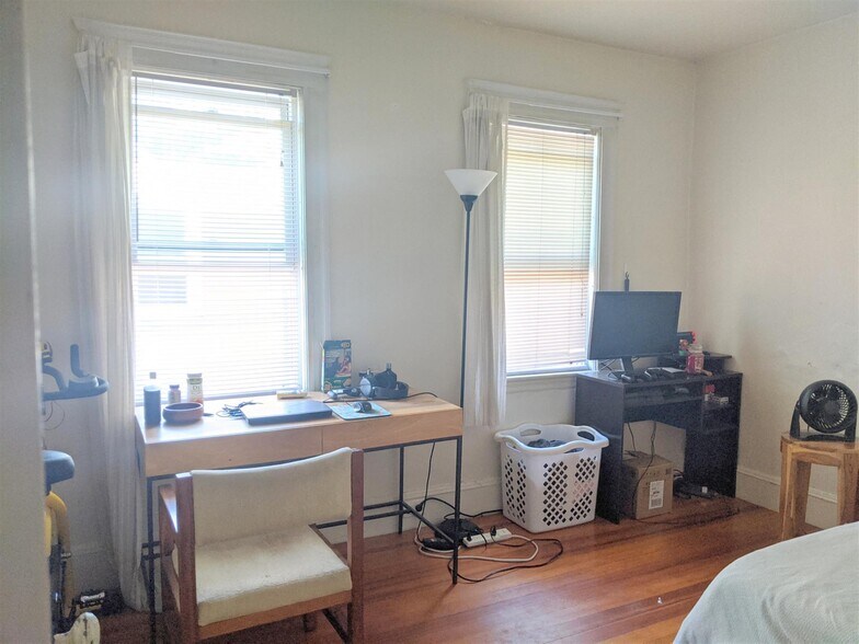 Building Photo - 64 Linden Ave