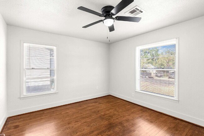 Building Photo - Private Landlord/Housing accepted-2700 Alexander Avenue