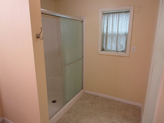 Building Photo - Spacious 2 Story, 2 Bedroom, 2 Bath Home on Corner Lot in Ochoco West Subdivision - Available Ear...