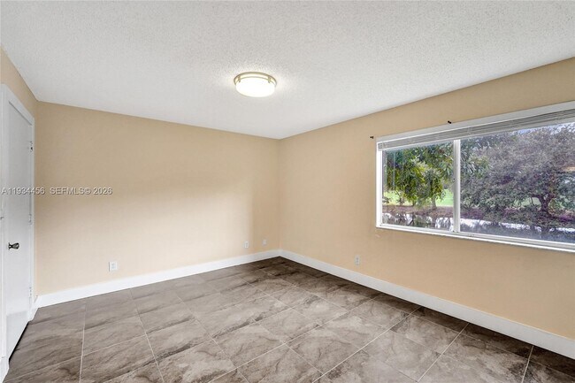 Building Photo - 457 Vista Isles Dr