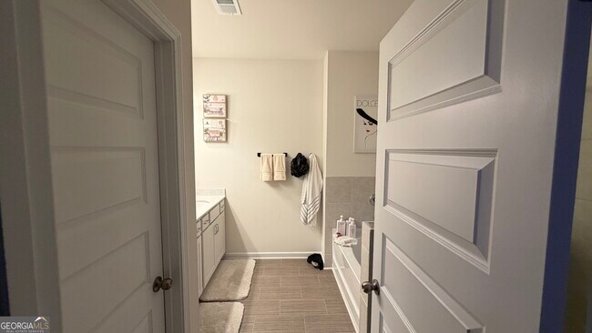 Building Photo - 3840 Pressley Ln