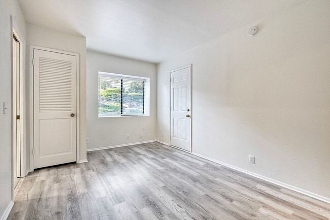 Building Photo - 2Bed/2Bath in Pala Mesa Village~ Cyprus Island