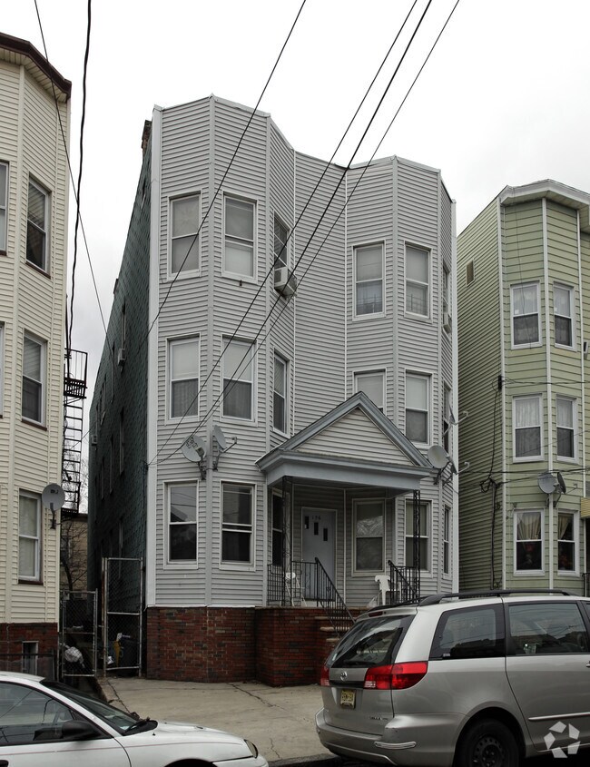 Building Photo - 156 Highland Ave