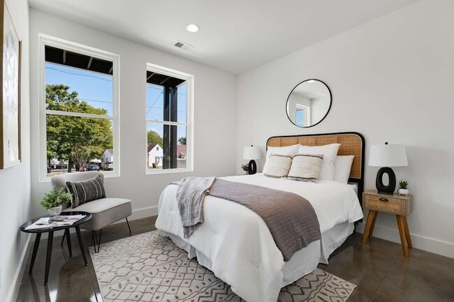 Building Photo - 1806 Lischey Ave