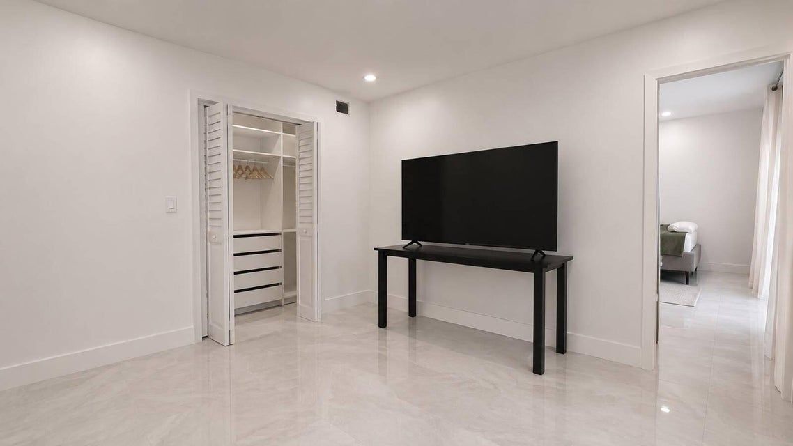 Building Photo - 6249 Bay Club Dr