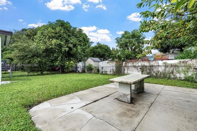 Building Photo - 1221 NW 34th Ave