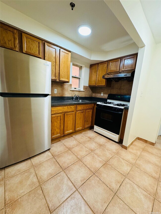 Building Photo - 33-26 Union St