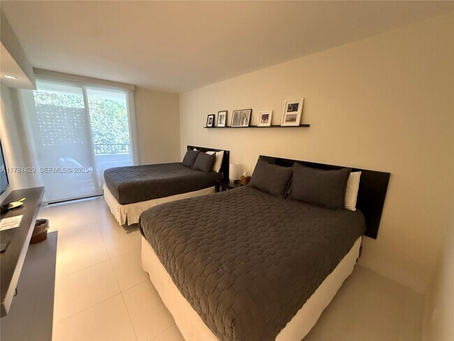 Building Photo - 161 Crandon Blvd