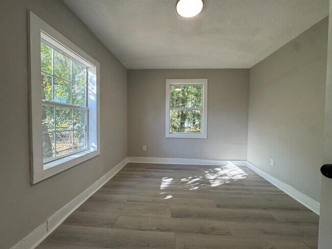 Building Photo - 2028 Amity Ave