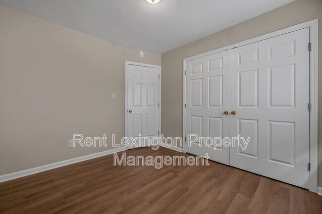 Building Photo - 833 Malabu Dr
