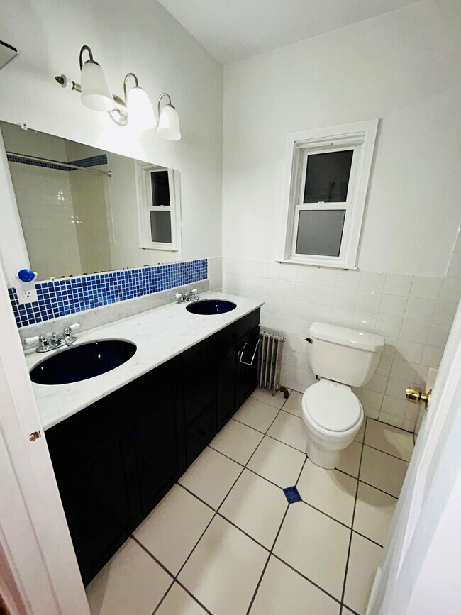 Building Photo - 23 Holmfield Ave