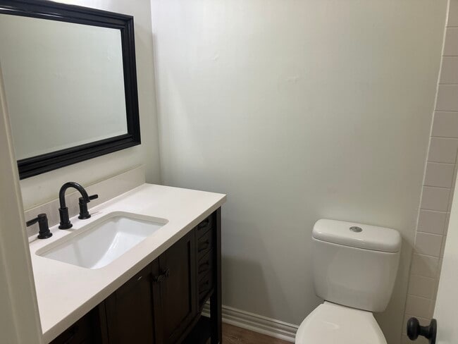 Building Photo - 9 Wabash Cove