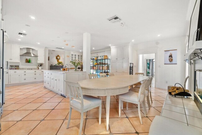 Building Photo - 3399 70th Ln N