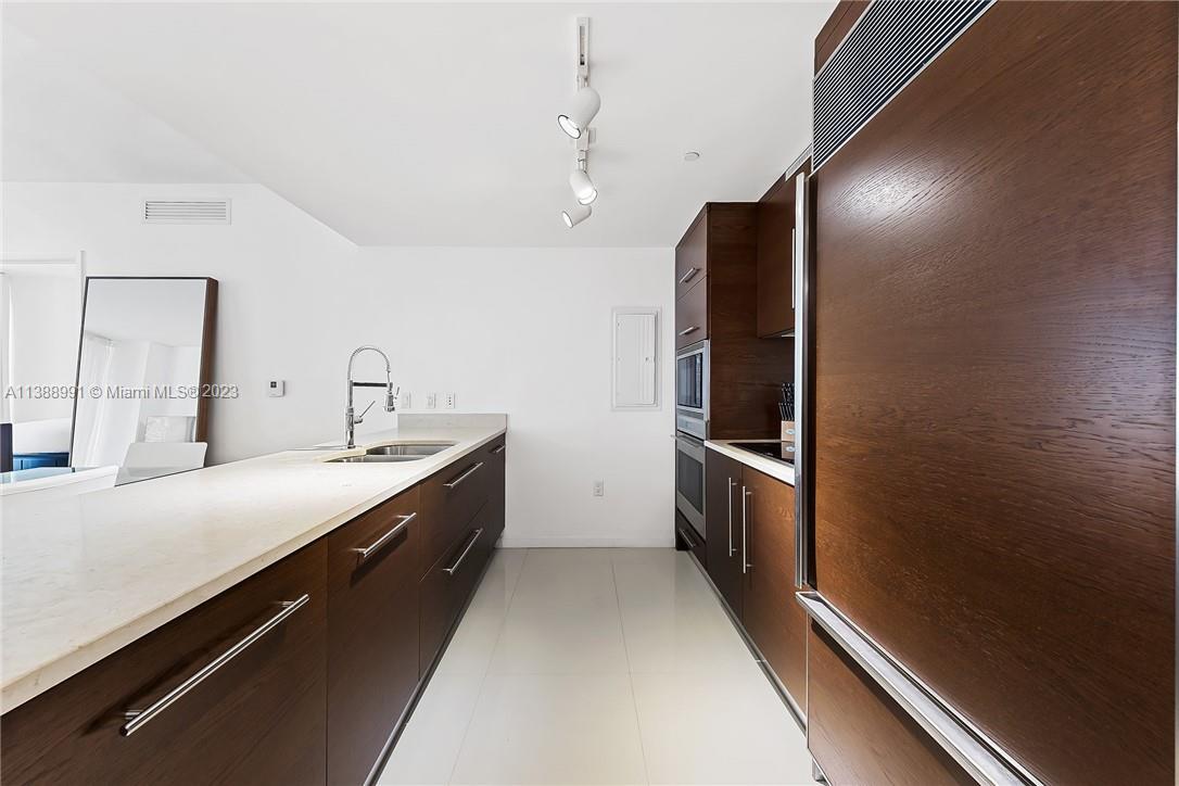 Building Photo - 475 Brickell Ave