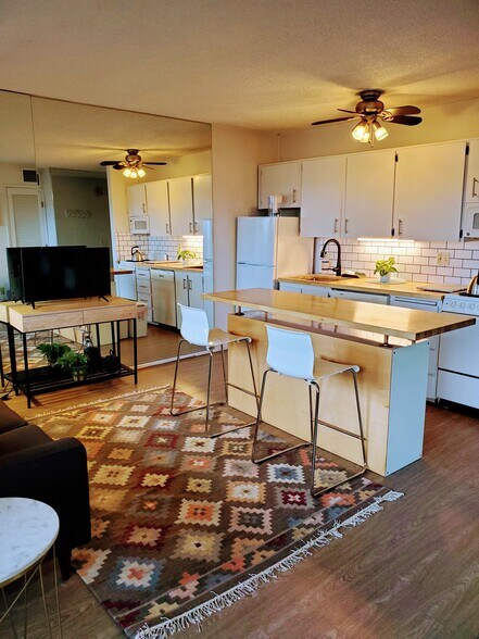 Building Photo - 3701 SW Condor Ave