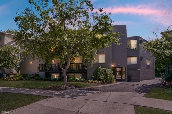 Building Photo - 824 McKinley Ave