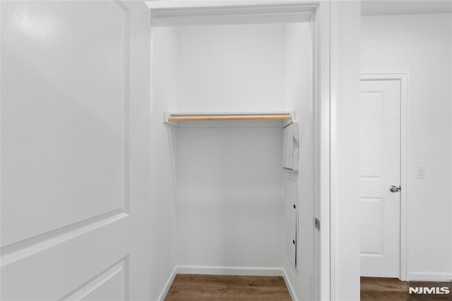 Building Photo - 51 E Main St