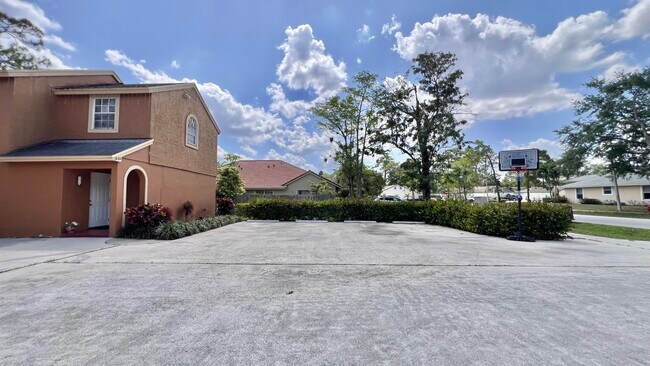 Building Photo - 13982 Morning Glory Dr