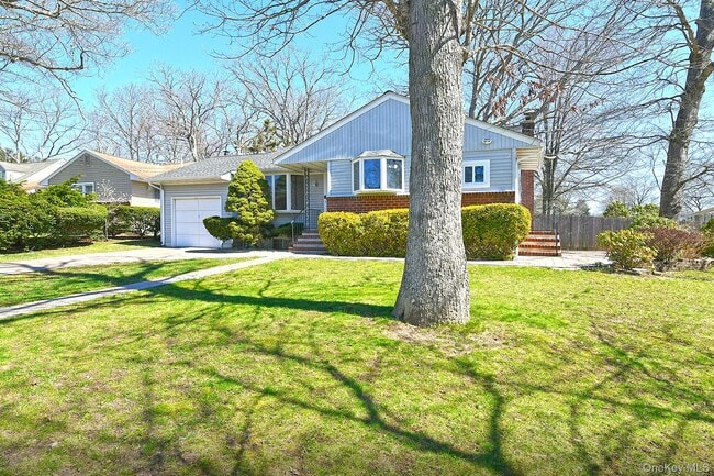 Building Photo - 110 Dix Hills Rd