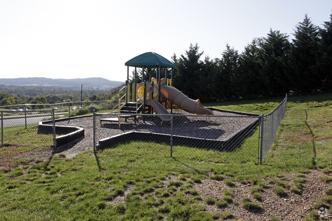 Primary Photo - Waterford at Summit View